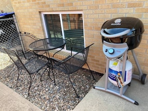 Outdoor dining - Hot Tub, Park, 420, 1GB internet, Quiet Getaway (Arvada)