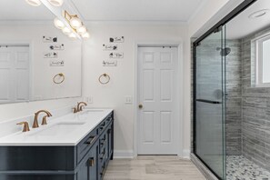 Hair dryer, towels - HugeViews|Dock|FirePit|Kayaks|PickleBall|BoatRamp (Sparta)