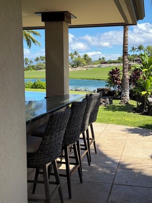 Outdoor dining - Hualalai 4 bedroom 5 bathroom privacy, central to all Four Seasons amenities (Kailua-Kona)
