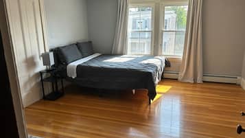 Triple Room, Shared Bathroom (5) | Desk, laptop workspace, free WiFi