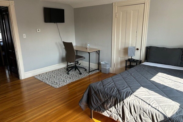Triple Room, Shared Bathroom (5) | Desk, laptop workspace, free WiFi