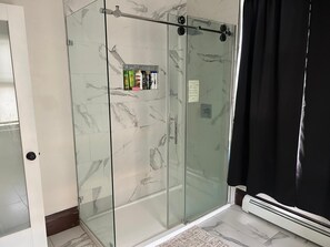 Towels, soap, shampoo, toilet paper