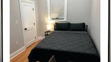 Escritorio, espacio para trabajar con laptop y wifi gratis