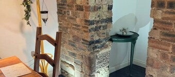 Charming Maybole Retreat – Steps from the Castle, Beaches & Golf, with Spa Bath