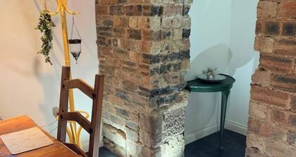 Charming Maybole Retreat – Steps from the Castle, Beaches & Golf, with Spa Bath