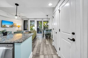 Interior - 1 bed/2 bath, walk to Baytowne! Quick tram ride to beach! (Miramar Beach)