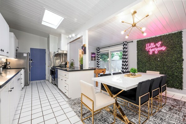 Fridge, microwave, oven, stovetop - Vacation 4BR Oasis Near Disney Pool & Arcade (Fullerton)