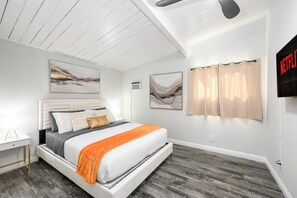 Desk, iron/ironing board, travel crib, free WiFi - Vacation 4BR Oasis Near Disney Pool & Arcade (Fullerton)