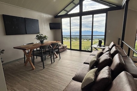 Smart TV. Modern Cabana, 2-story Central Valley View Villa Ron Dafa, Chukita loft