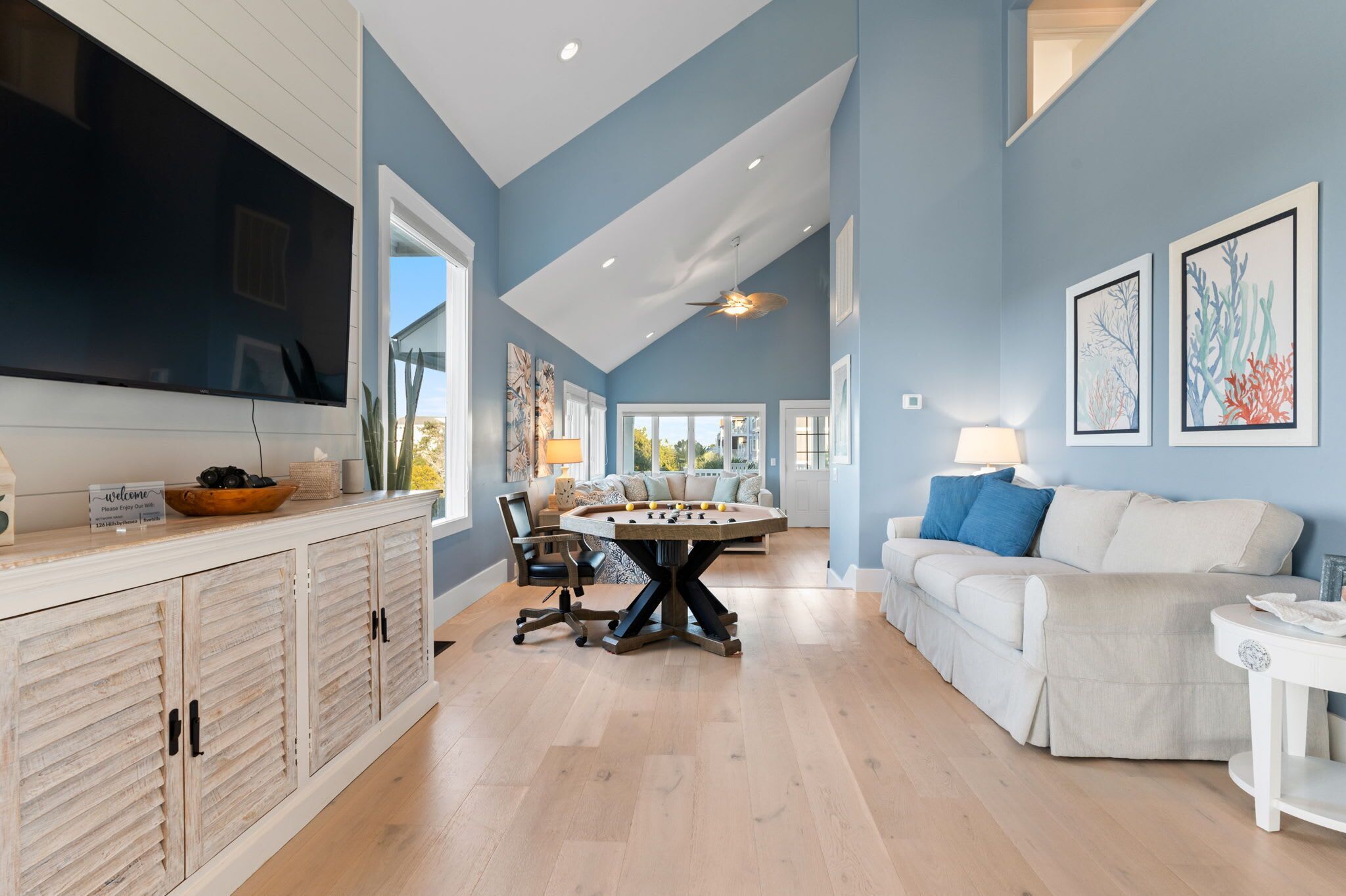 TV, videospill, stereoanlegg og kontorer