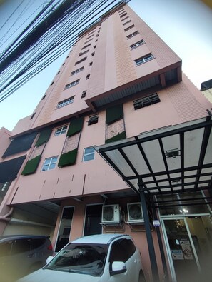 Exterior - Modern Oasis - Cozy Loft Condo in Manila (Manila)
