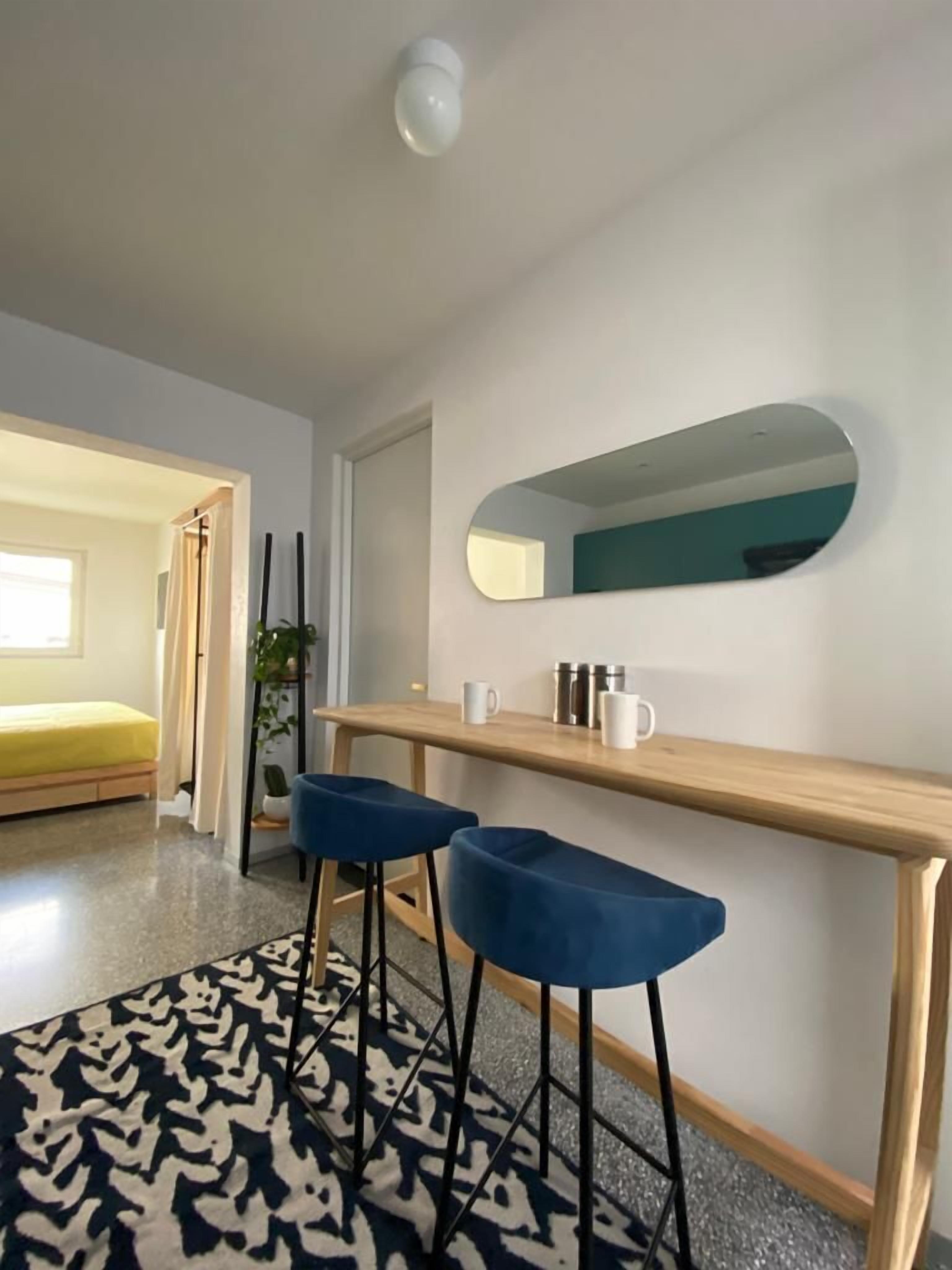 スタンダード アパートメント | デスク、ノートパソコン用作業スペース、アイロン / アイロン台、ベビーベッド