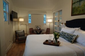 Iron/ironing board, WiFi, bed sheets - Modern Master Suite - Private Entrance- Near Beach - Downtown - FLL - Hospitals (Hollywood)