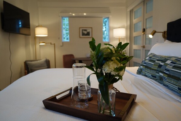 Iron/ironing board, WiFi, bed sheets