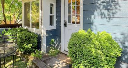 Private city retreat; Cozy Studio w/Backyard.