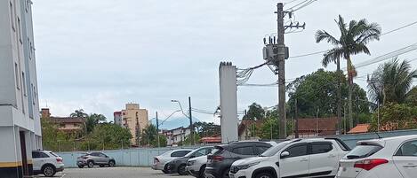 المنطقة المحيطة بالمنشأة