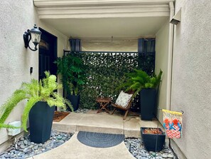 Exterior detail - Charming Beachside Getaway In Truly Ideal Location (Newport Beach)