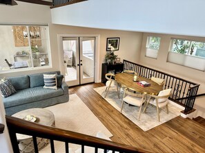 TV, fireplace - Charming Beachside Getaway In Truly Ideal Location (Newport Beach)