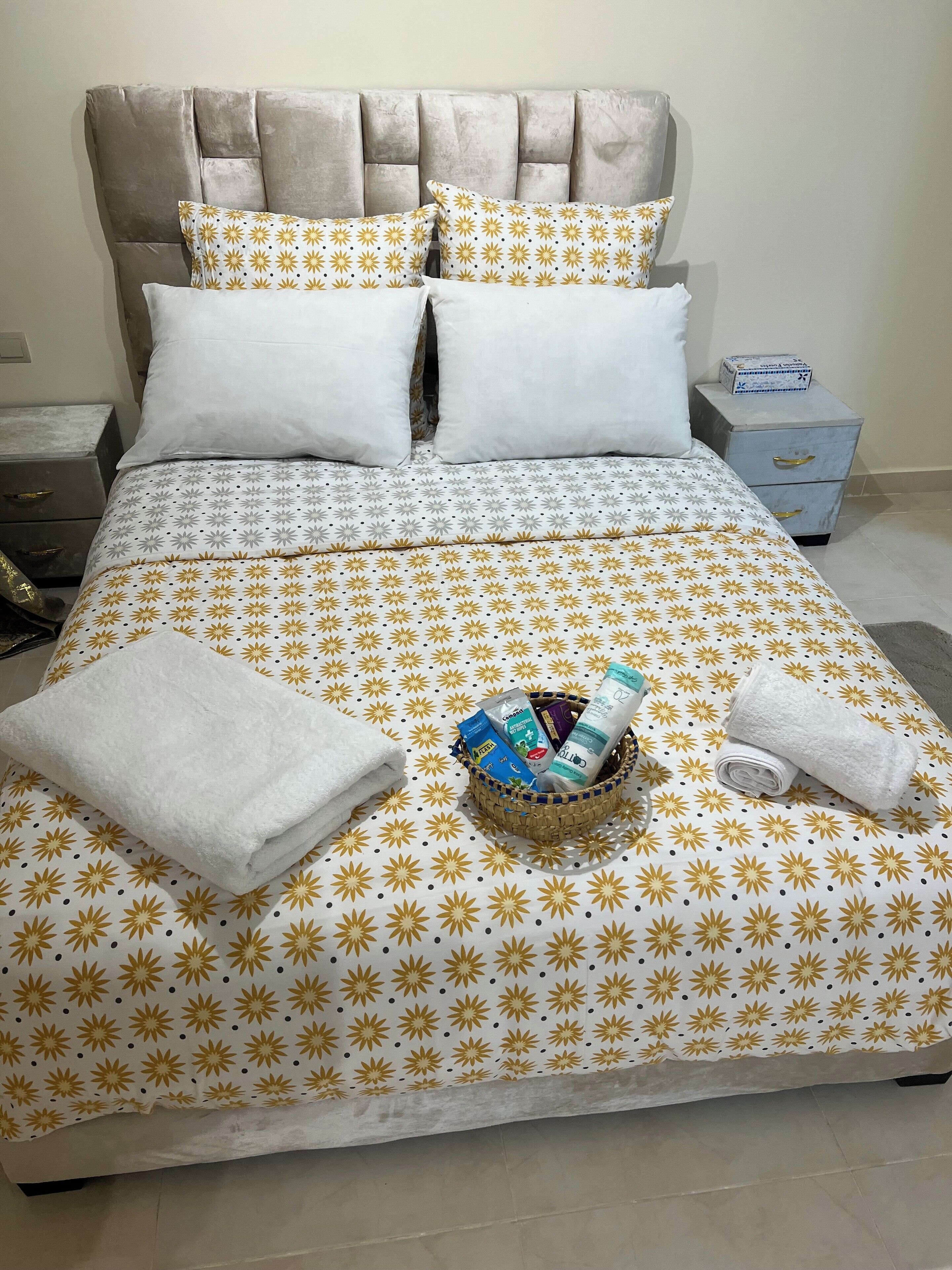 Ferros/tábuas de passar roupa, acesso à internet, roupa de cama