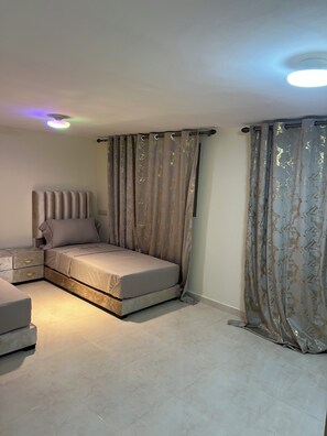 Iron/ironing board, internet, bed sheets