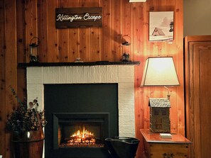 Interior - Walk to Lifts - Hot Tubs&Pub - Sleeps 4 - SuperHost/Guest Favorite Now on VRBO! (Killington)