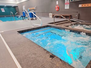 Indoor pool, outdoor pool - Walk to Lifts - Hot Tubs&Pub - Sleeps 4 - SuperHost/Guest Favorite Now on VRBO! (Killington)