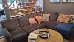 Smart TV, DVD player, books, video library - Charming Cottage with Fireplace/Family Friendly/National Park& Ski /Forena Spa (Saint-Bruno-de-Montarville)