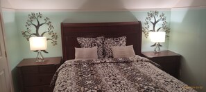 Iron/ironing board, free WiFi, bed sheets - Charming Cottage with Fireplace/Family Friendly/National Park& Ski /Forena Spa (Saint-Bruno-de-Montarville)