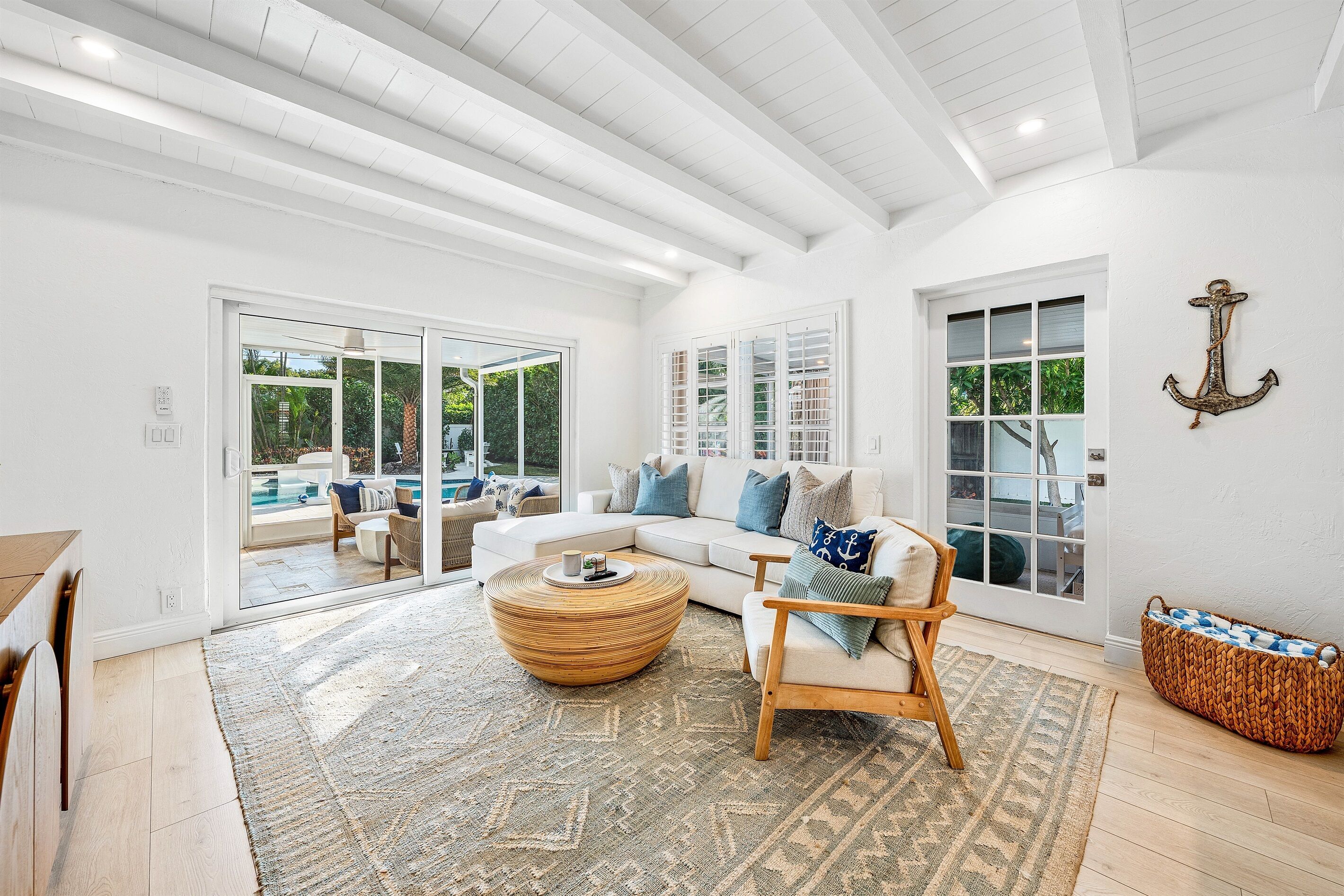 Smart TV, table tennis, books