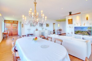Dining - Sofaia View (Sainte-Rose)