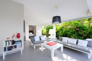 In-room safe, iron/ironing board, free WiFi, bed sheets - Villa Pescale in Saint-François - Pool, Jacuzzi & Exceptional Sea View (Saint-François)