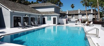 Water View, Pool, BBQ & Pet-Friendly