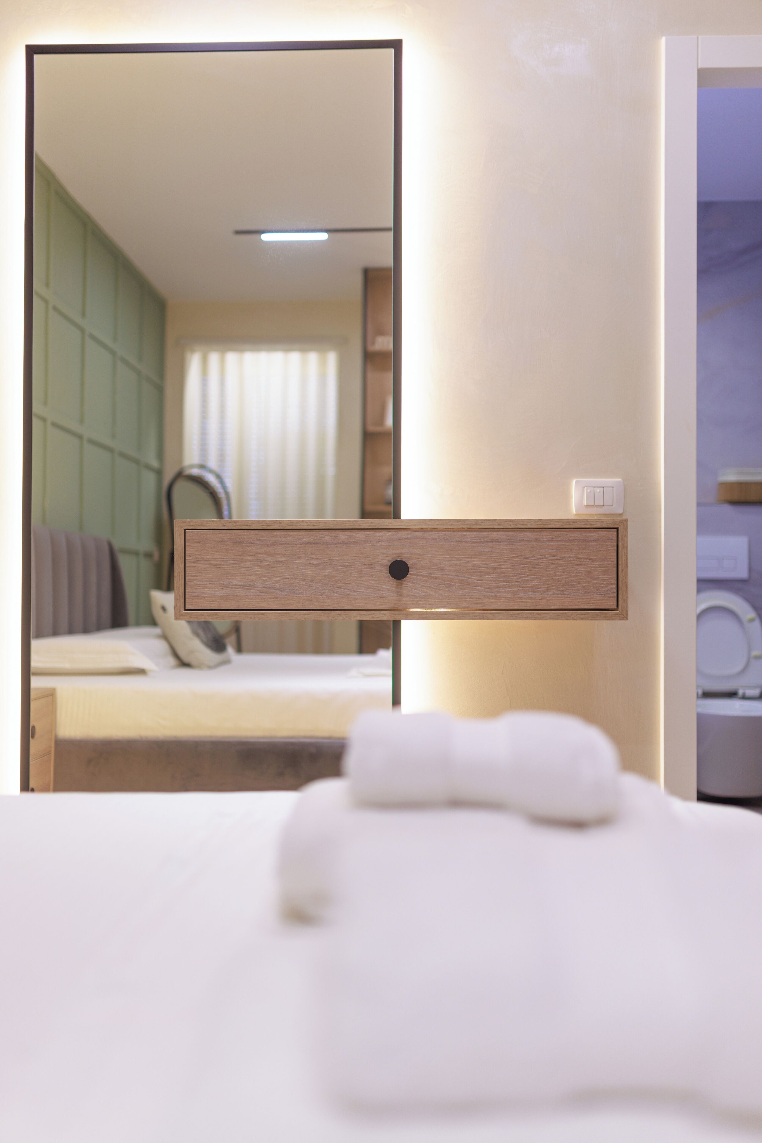 Signature Studio, Balcony, City View | Desk, laptop workspace, blackout drapes, soundproofing