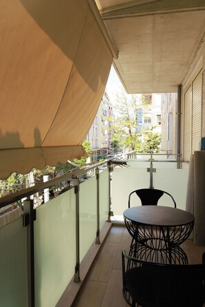 Estudio Prestigio, balcón, vista a la ciudad | Balcón