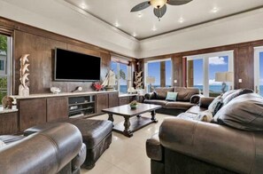 Living area - Sunset Castle 232 - Four Bedroom House Bayfront (South Padre Island)