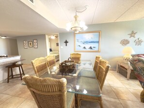 Dining - Three Bedroom Two Bath Beachfront Condo (South Padre Island)