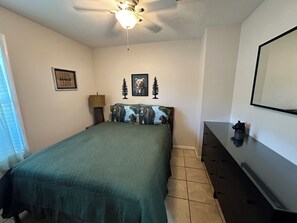 A bedroom with a bed, a ceiling fan, a lamp, a dresser, and a wall-mounted TV. -
#10 2-bedroom cottage in Salt Springs Under New Manage. Ice machine on site. (Salt Springs)