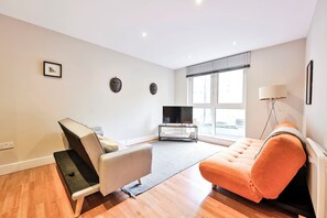 Smart TV - Luxury One-Bedroom by Tower of London • Prime Location (London)
