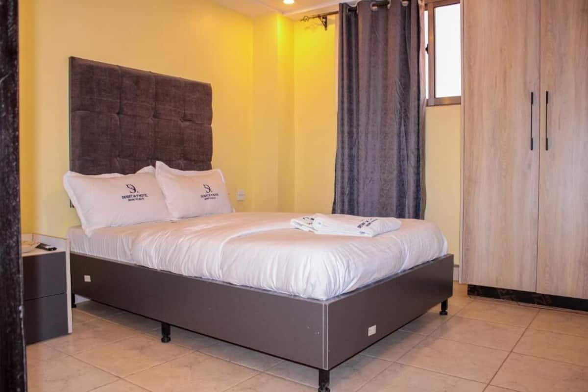 Standard Double Room | WiFi (free), bed sheets