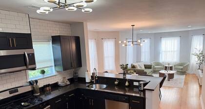 Stay in Lowell - 3 bedroom with master suite