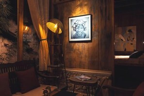 المنشأة من الداخل