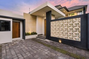 المنشأة من الخارج