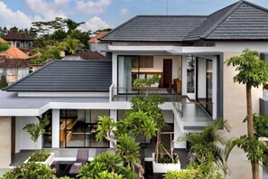 المنشأة من الخارج