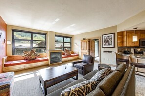 Living area - Spacious 1BR + 2 Bath Condo, Sleeps 6, Ski-In/Ski-Out, Grand Summit Hotel (Park City)