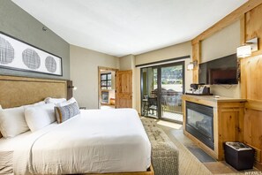 Iron/ironing board, WiFi, bed sheets - Spacious 1BR + 2 Bath Condo, Sleeps 6, Ski-In/Ski-Out, Grand Summit Hotel (Park City)