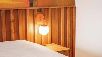 Escritorio, wifi, ropa de cama y acceso para silla de ruedas