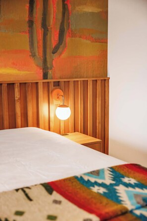 Escritorio, wifi, ropa de cama y acceso para silla de ruedas