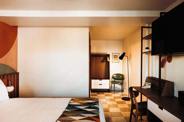 Escritorio, wifi, ropa de cama y acceso para silla de ruedas