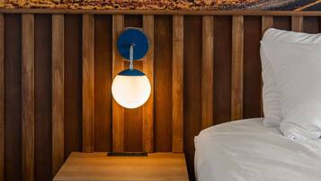 Escritorio, wifi y ropa de cama