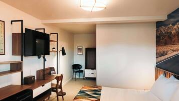 Desk, WiFi, bed sheets